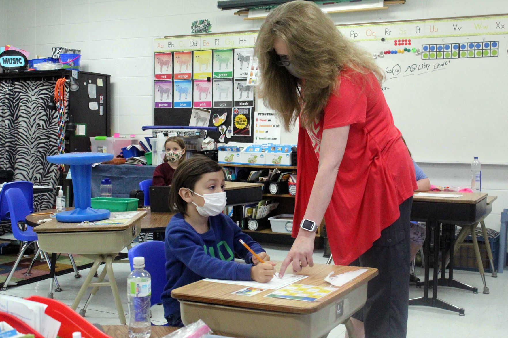 Kathryn helps student